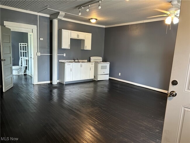 property at 1130 E 68th St