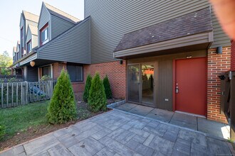 206 Montoya Dr in Branford, CT - Building Photo - Building Photo