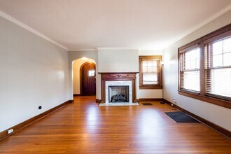 1852 Princeton Dr in Louisville, KY - Building Photo - Building Photo