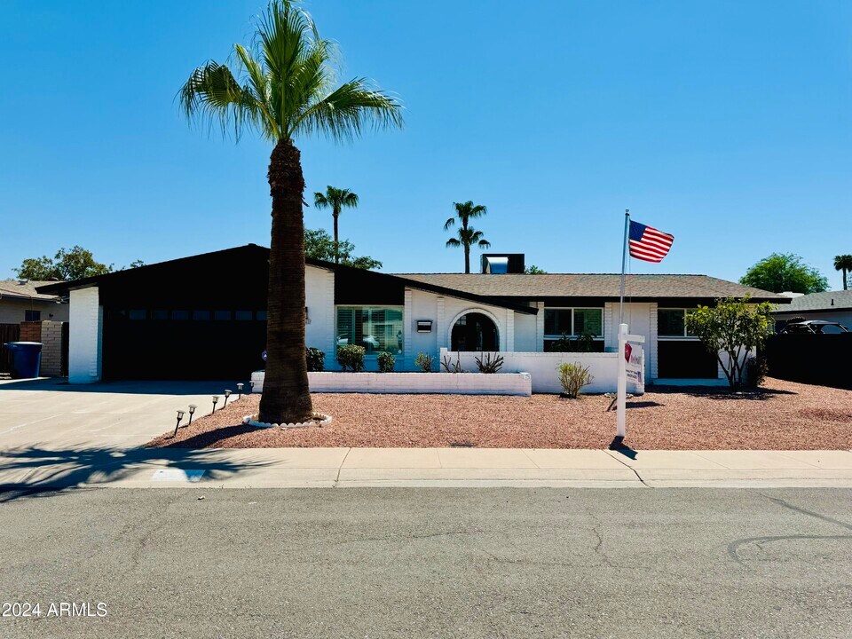 1941 E Ellis Dr in Tempe, AZ - Building Photo