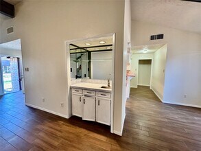 10131 Sagedale Dr in Houston, TX - Building Photo - Building Photo