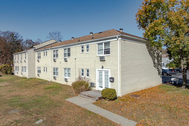 2633 South Rd in Poughkeepsie, NY - Building Photo - Building Photo