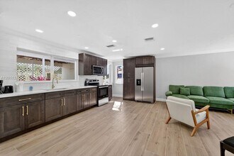 756 S Cinnamon Rd in North Palm Beach, FL - Building Photo - Building Photo