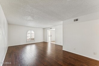 516 N Hobson Plaza in Mesa, AZ - Building Photo - Building Photo