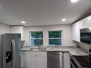 5209 Delphin Ln in Jacksonville, FL - Building Photo - Building Photo