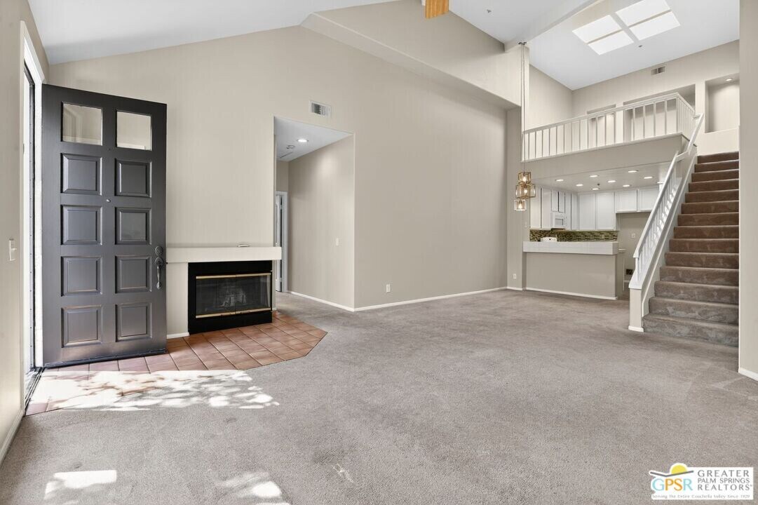 13372 Savanna in Tustin, CA - Building Photo