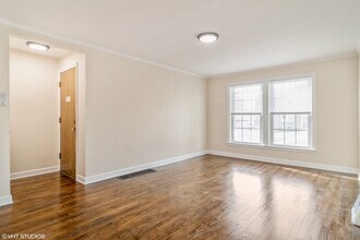 4242 W Nelson St-Unit -4242-1 in Chicago, IL - Foto de edificio - Building Photo