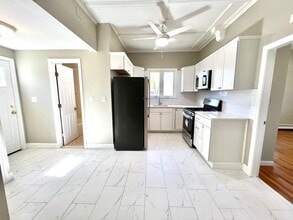 6 Holland St, Unit 6R in Winchester, MA - Foto de edificio - Building Photo