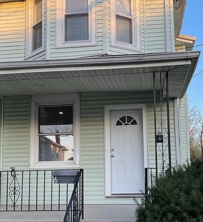 6 Burke St in Riverside, NJ - Building Photo - Building Photo