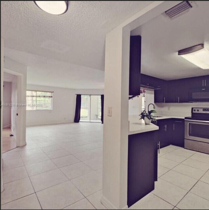 9977 Westview Dr in Coral Springs, FL - Building Photo