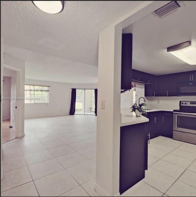 9977 Westview Dr