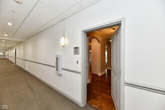 8555 One W Dr in Indianapolis, IN - Foto de edificio - Building Photo