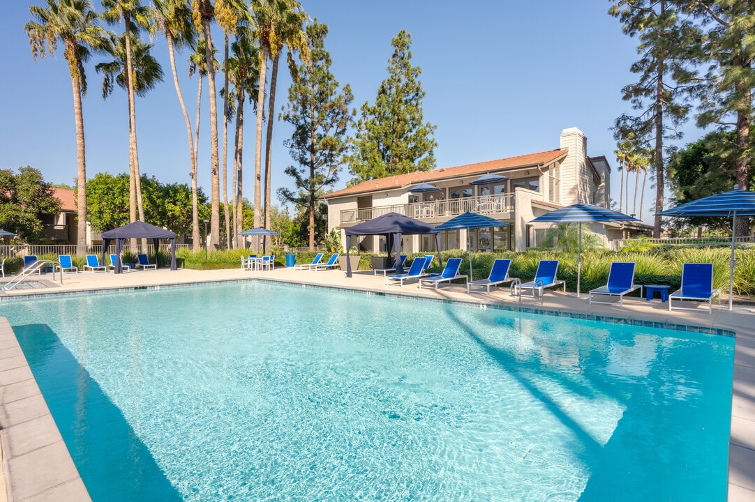 Parcwood in Corona, CA - Foto de edificio