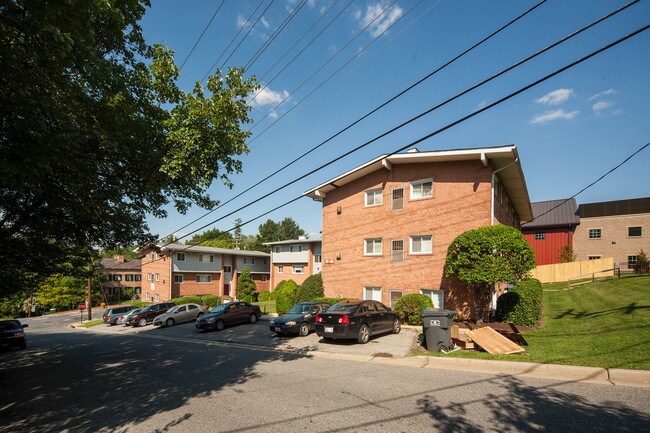 River Terrace Apartments in Laurel, MD - Foto de edificio - Building Photo