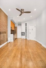 PERRY ST. in New York, NY - Building Photo - Building Photo
