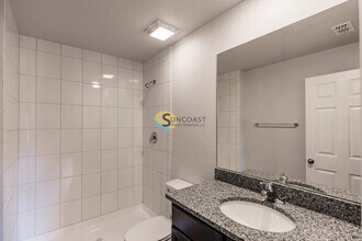 3849 Hollycrest St in Ft. Myers, FL - Building Photo - Building Photo