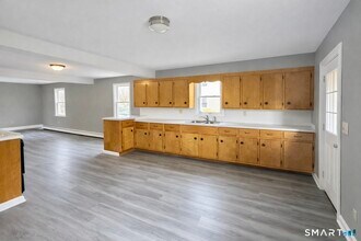 54 Litchfield Ave in Killingly, CT - Building Photo - Building Photo