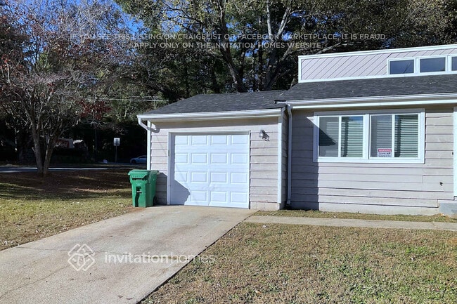 5230 Long Green Ln in Stone Mountain, GA - Building Photo - Building Photo