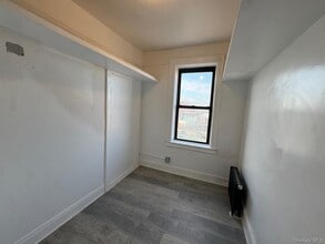 33-07 Junction Blvd in Queens, NY - Building Photo - Building Photo