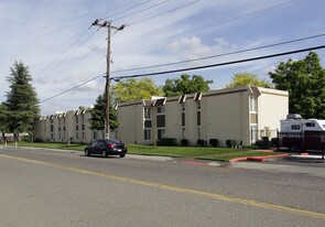 Rosswood Manor Apartments in Sacramento, CA - Building Photo
