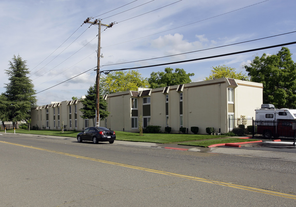 Rosswood Manor Apartments in Sacramento, CA - Foto de edificio