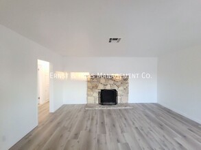 10806 Offley Ave in Downey, CA - Building Photo - Building Photo