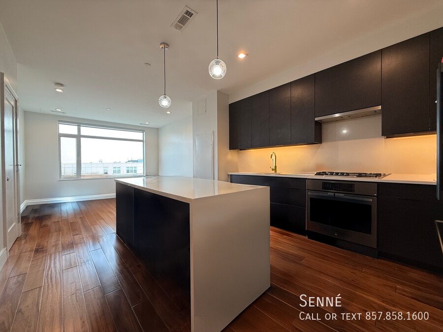 108 Sumner St in Boston, MA - Building Photo