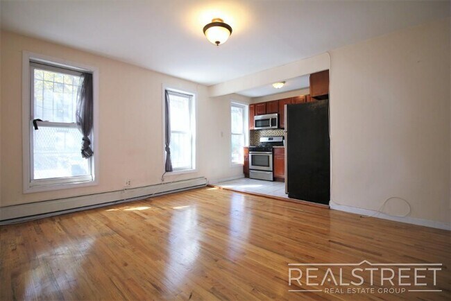 329 Lewis Ave in Brooklyn, NY - Building Photo - Building Photo