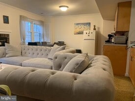 5800 Edson Ln in Rockville, MD - Building Photo