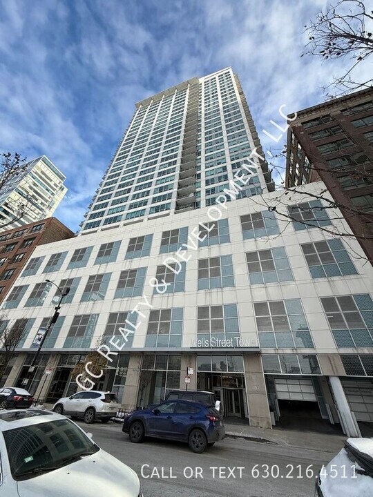 701 S Wells St in Chicago, IL - Building Photo