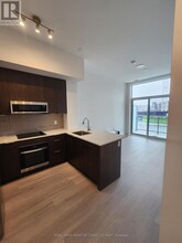 2501-2501 Saw Whet Blvd. in Oakville, ON - Building Photo - Building Photo