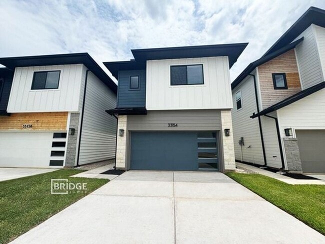 property at 33154 Oak Hts Pl