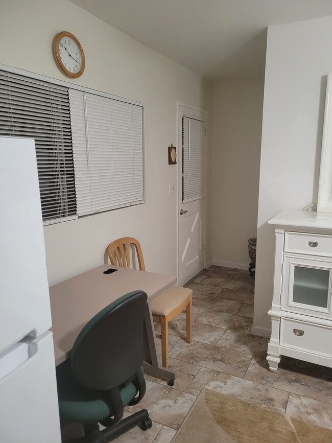 17446 Ludlow St, Unit 2 in Granada Hills, CA - Building Photo - Building Photo