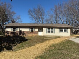 325 Petite Dr in Cookeville, TN - Building Photo