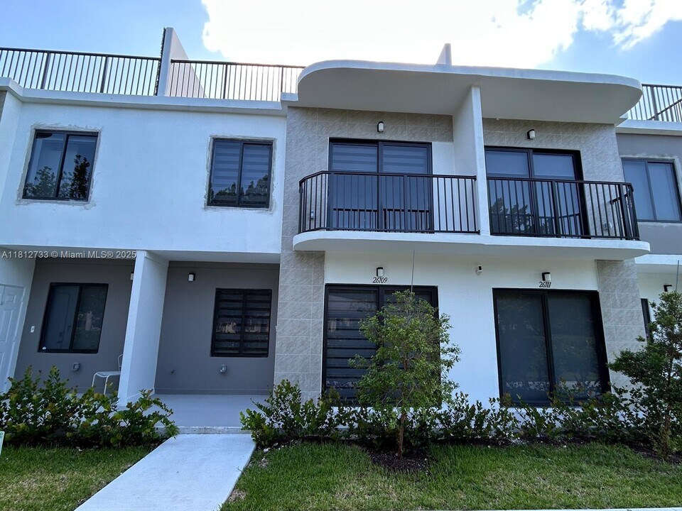 26109 SW 145th Ave in Princeton, FL - Building Photo