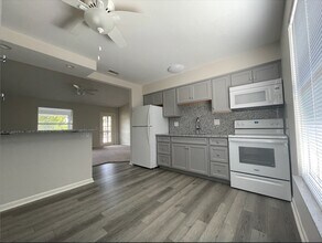 13413 Pine Needle Ln, Unit 13413 in Ft. Myers, FL - Foto de edificio - Building Photo