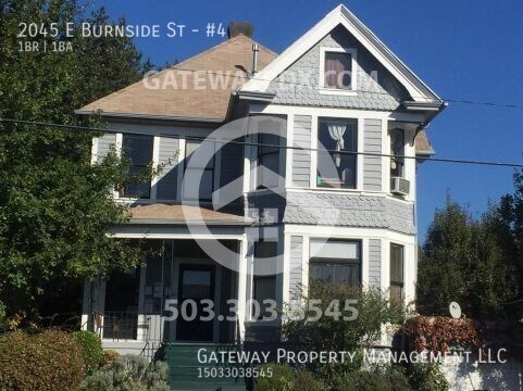2045 E Burnside St in Portland, OR - Building Photo