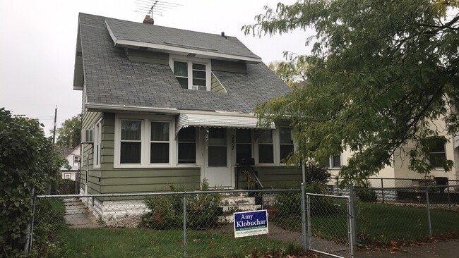 property at 957 St Anthony Ave