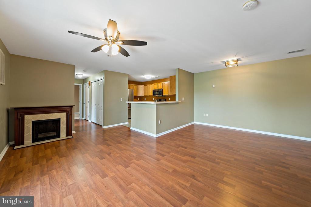 12 Highbridge Ln in West Deptford, NJ - Building Photo