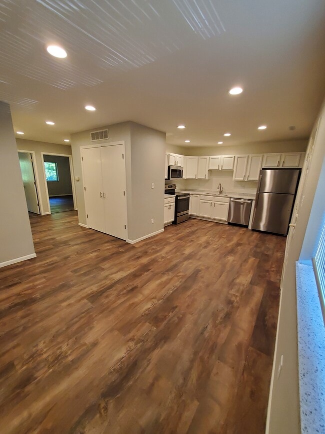 2322 College St, Unit 7