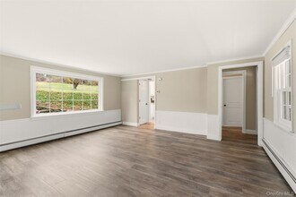 327 W Neck Rd in Lloyd Harbor, NY - Building Photo - Building Photo