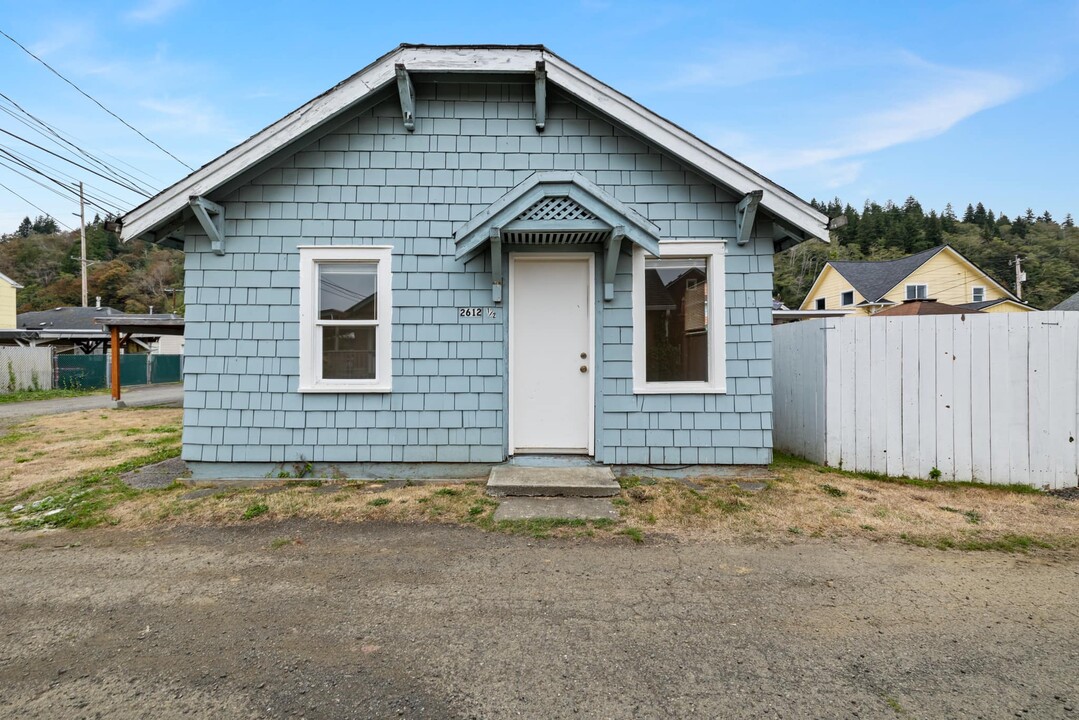 2612 Cherry St in Hoquiam, WA - Building Photo