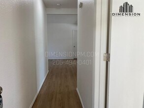 869 S 41st St, Unit 2 in Tacoma, WA - Building Photo - Building Photo
