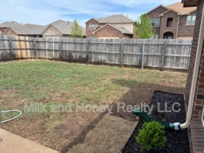 8101 NW 105th St in Oklahoma City, OK - Building Photo - Building Photo
