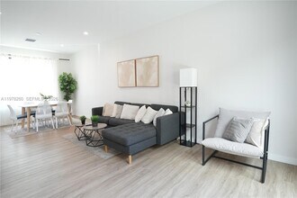 211 SE 4th St in Hallandale Beach, FL - Building Photo - Building Photo