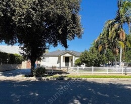 401 W Center St in Covina, CA - Building Photo