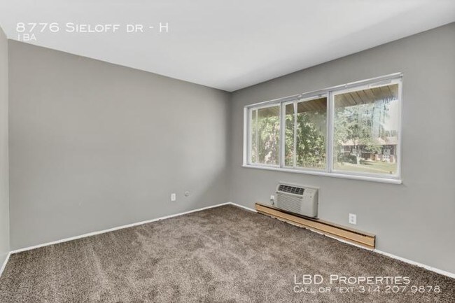 8776 Sieloff Dr in Hazelwood, MO - Building Photo - Building Photo