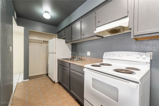 property at 833 N Bruce St