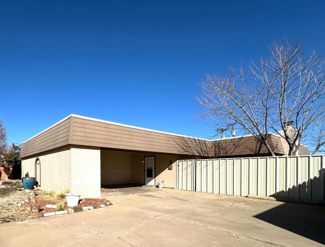 6911 Gary Ave in Lubbock, TX - Building Photo - Building Photo