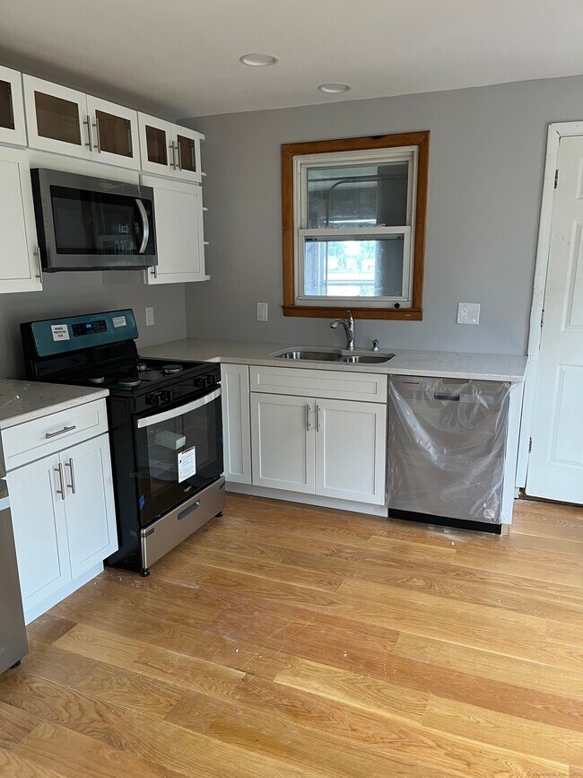 806 Quinnipiac Ave in New Haven, CT - Building Photo - Building Photo